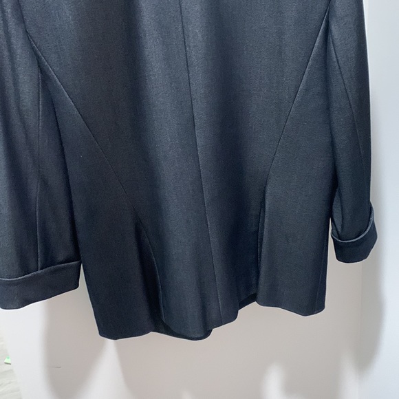 tahari blazer - Picture 3 of 4